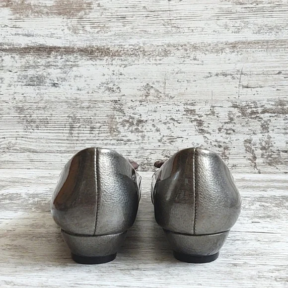 NWOT Etienne Aigner Patent Leather Silver Flats - Picture 13 of 16